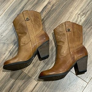 Gianni Bini Tan Western Boots Women's Size 9.5 Cowgirl Booties